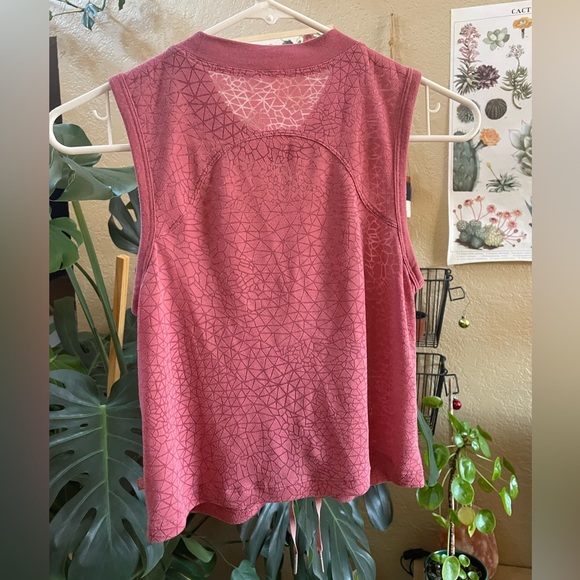 Lululemon Cinch it up Tank - Picture 2 of 3